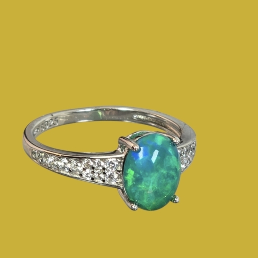 925 Sterling Silver Ring Sz 7 with Natural Green Opal 6x9mm
